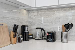 Richmond City Center Brand New 1 Bedroom 4 Guests Apartment