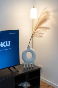 Balmoral Apartment - Airy & Light-filled City Edge Comfort Stay