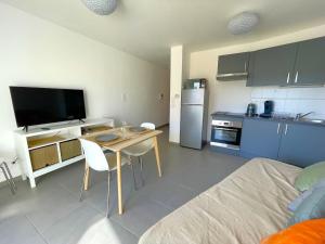 Studio calme avec terrasse et parking à 5 min de la plage - FR-1-309-421