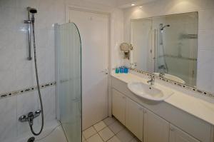 Award-winning 3-bedroom apartment near beach