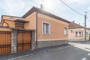 Charming House - Sîntandrei