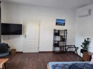 Einzelwohnung im EG mit Terrasse und AC