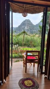 Phòng có giường cỡ King nhìn ra cảnh núi non (King Room with Mountain View)