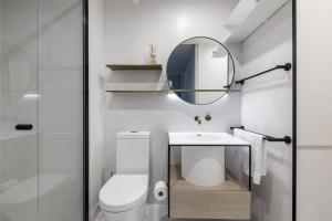 TheCircle Serene Balcony Abode on Cambridge