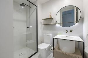 TheCircle Serene Balcony Abode on Cambridge