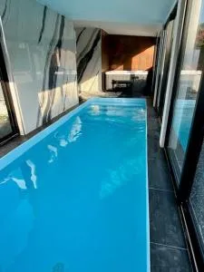 Piscine et jacuzzi Loft ravissant dans une maison basque - BIQ