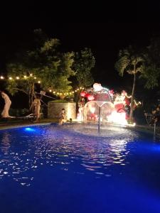 Phòng có giường cỡ King nhìn ra cảnh núi non (King Room with Mountain View)