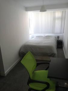 Double-bed (E2) close to Burnley city centre