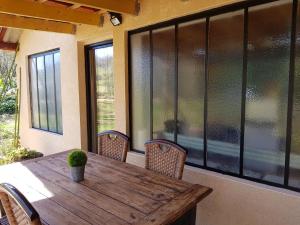 Gite LAtelier studio de plain pieds accès piscine
