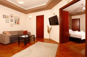 Chill & Relax - 3BDR Cozy & Roomy -Near Old Town