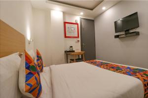 Hotel The Chaitanya Rohini sector 18 Metro station