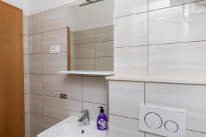 Apartments with parking space Pisak, Omis - 5975