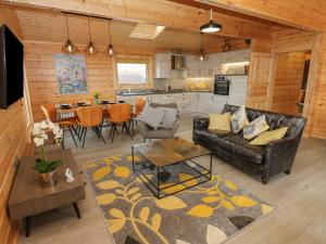 Height End Farm Log Cabin