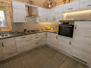 Height End Farm Log Cabin