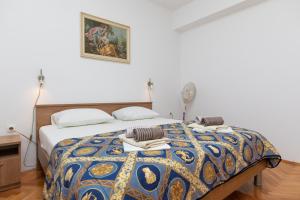 Apartments with parking space Pisak, Omis - 5975