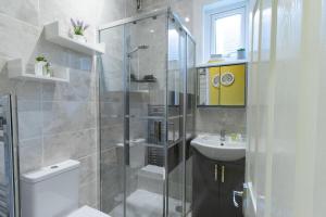 Open Mind Property - Hot Tub, 5 Bedroom & Free Parking