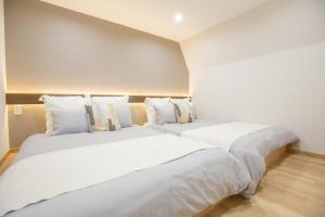 1min walk to Higashi Shinjuku sta 8PPL Shinjuku Gyoen丶 National Garden丶 Kabukicho丶 Shinjuku Station丶 Golden Gai丶 Tokyo Metropolitan Government Building YYoQA