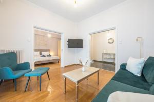 Golden Comfort With Courtyard By Greece Apartments