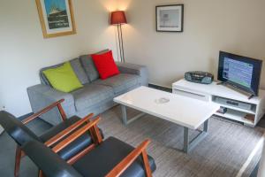 Heide 6pers Waterfront house at a typical dutch canal, by the Lauwersmeer