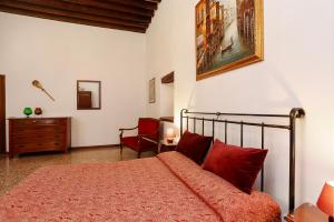 Flat with canal view near San Marco