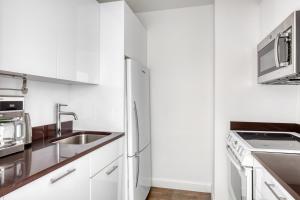 UWS 1BR w Doorman Elevator nr Central Park NYC-777