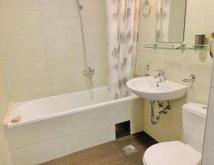 Sunny two bedroom apartment Acacia Hills C3 without pool