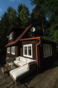 Chaloupka na stráni