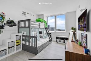 Apartment 3B3B Stunning view of the intercostal