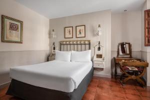 Family Room room in Hotel Mesón del Cid