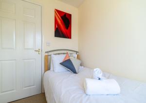 Derby Mandarin 3 Bedroom Apartment with Garden and Parking