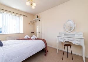 Derby Mandarin 3 Bedroom Apartment with Garden and Parking
