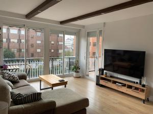 Piso en Arturo Soria para 5 personas cerca del Aeropuerto y de IFEMA no permitido alquiler turístico