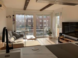 Piso en Arturo Soria para 5 personas cerca del Aeropuerto y de IFEMA no permitido alquiler turístico