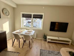 Modern Central Apartment Apt 204