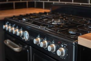 Stylish 3 Bed House-Free Parking