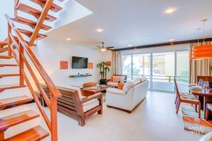 PH Condo Steps to Beach & 5th Ave PVT Roof Pool