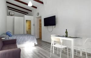 Nice Apartment In Jerez De La Frontera