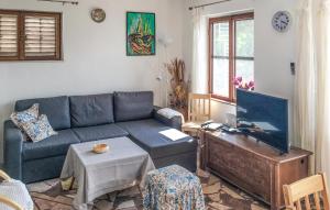 Gorgeous Home In Gradac 