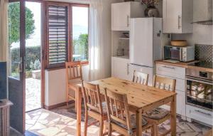 Gorgeous Home In Gradac 