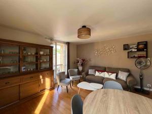 Appartements APPARTEMENT CENTRE MEDIEVAL SPACIEUX AVEC ASCENSEUR, La suite cosy de la boetie : photos des chambres