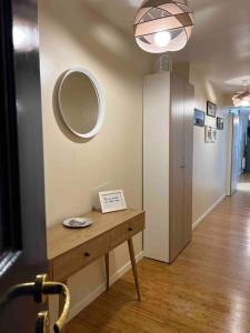 Appartements APPARTEMENT CENTRE MEDIEVAL SPACIEUX AVEC ASCENSEUR, La suite cosy de la boetie : photos des chambres