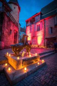 Appartements APPARTEMENT CENTRE MEDIEVAL SPACIEUX AVEC ASCENSEUR, La suite cosy de la boetie : photos des chambres