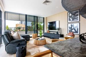 Luxurious Umhlanga Penthouse Beacon Rock 323 with Inverter