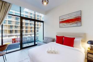 Vacationer Holiday Homes I Charming Studio l Private Balcony with Community Views
