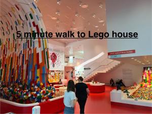 5 minute walk to LEGO house - best location-garden on site-n18