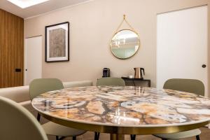 Van Gogh Golden House next to Duomo