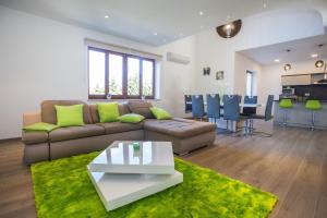 Three bedroom apartment Milohanic IV