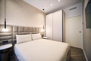 Monet Golden House next to Duomo