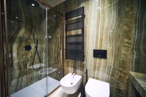 Monet Golden House next to Duomo