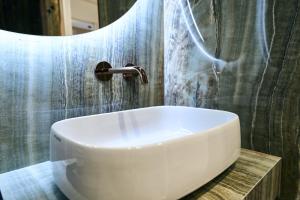 Monet Golden House next to Duomo